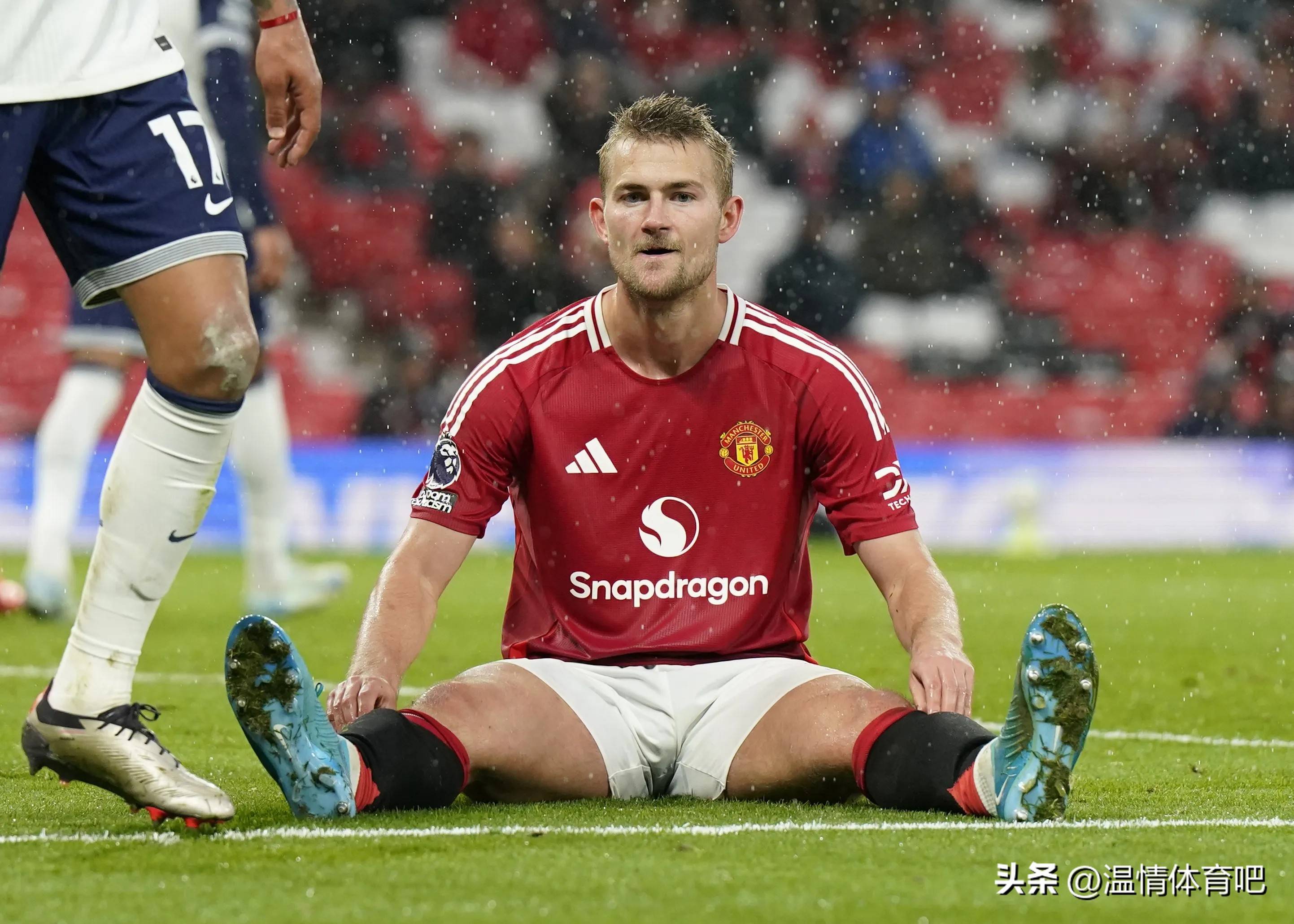 曼联坚持击败对手，提升排名的简单介绍