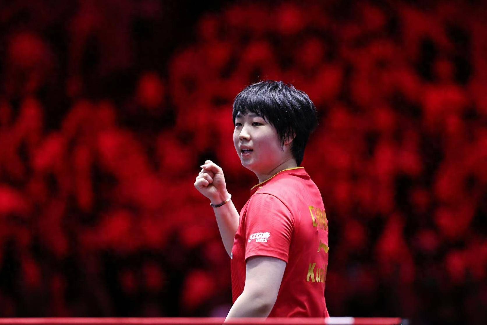 包含世界足坛焦点聚集，女运动员竞技场上遥相呼应的词条