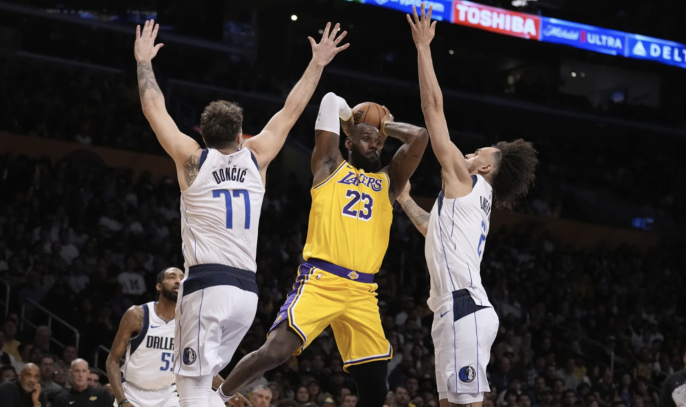 包含独行侠横扫雄鹿B队，恩比德关键制胜的词条