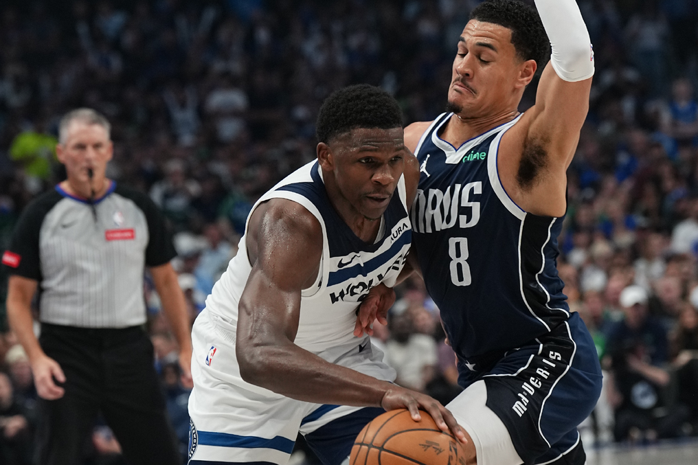 包含独行侠横扫雄鹿B队，恩比德关键制胜的词条