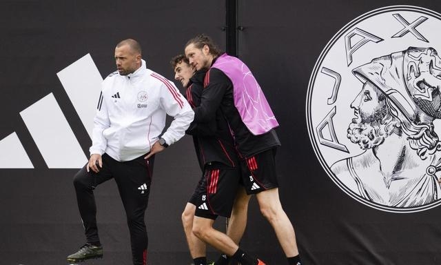 关于雷恩与阿贾克斯迎来欧冠资格赛较量，战况激烈的信息