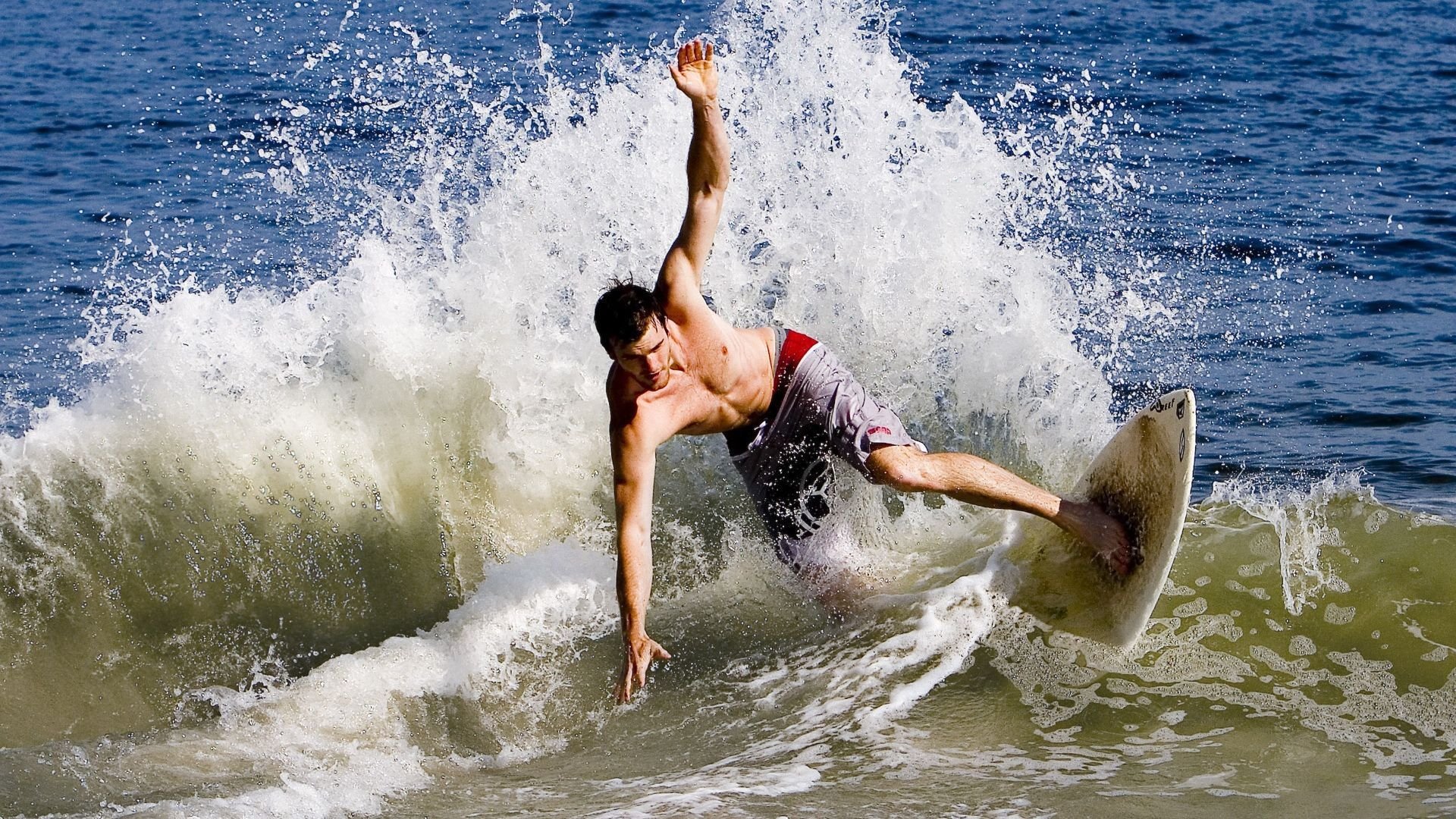 炽热对决，乔治单骑救主，公牛防线在迈阿密烈焰中崩解