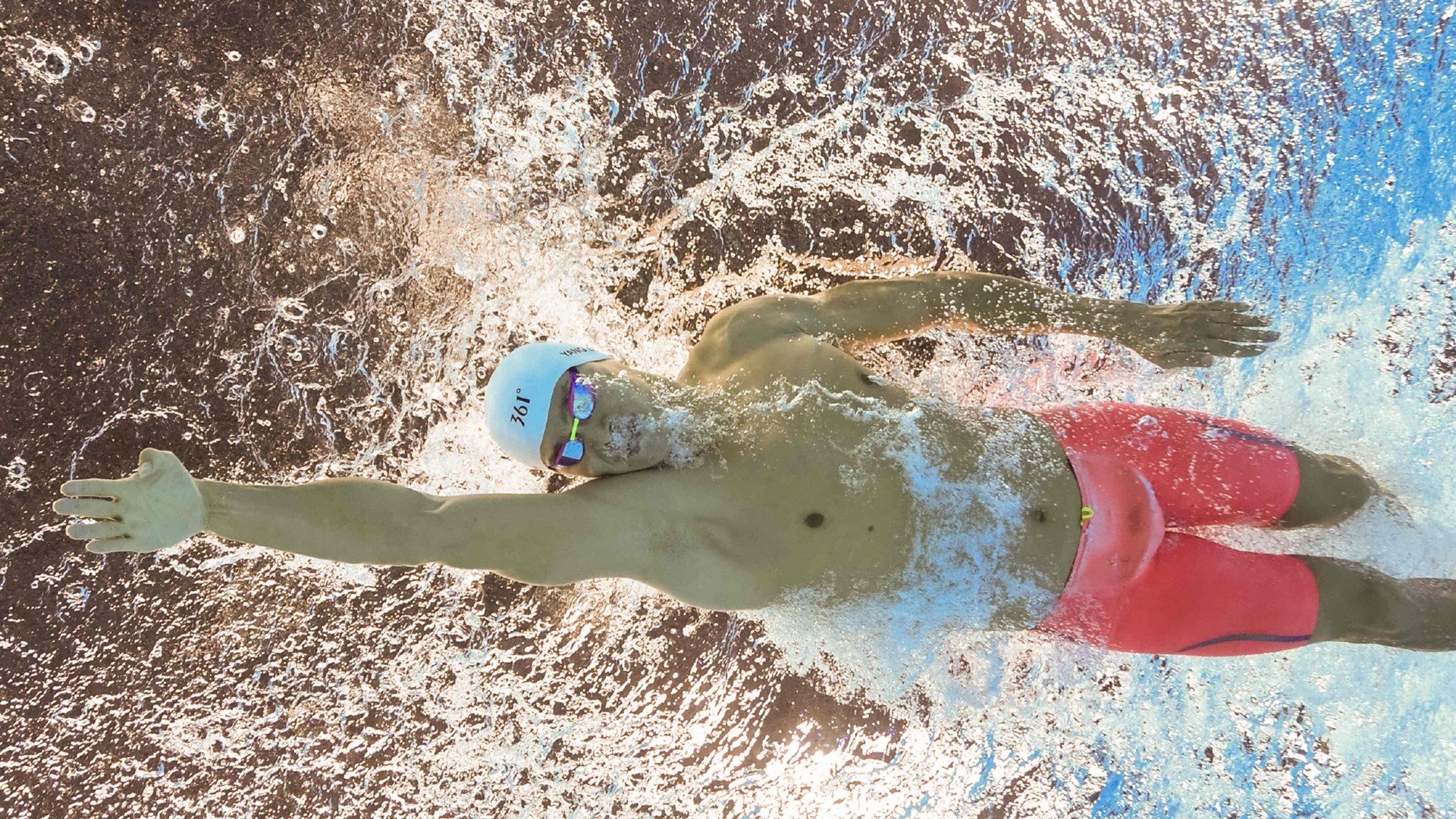 冰与火的对决,中国队碾压波兰队之夜,波尔刷新纪录的孤勇传奇