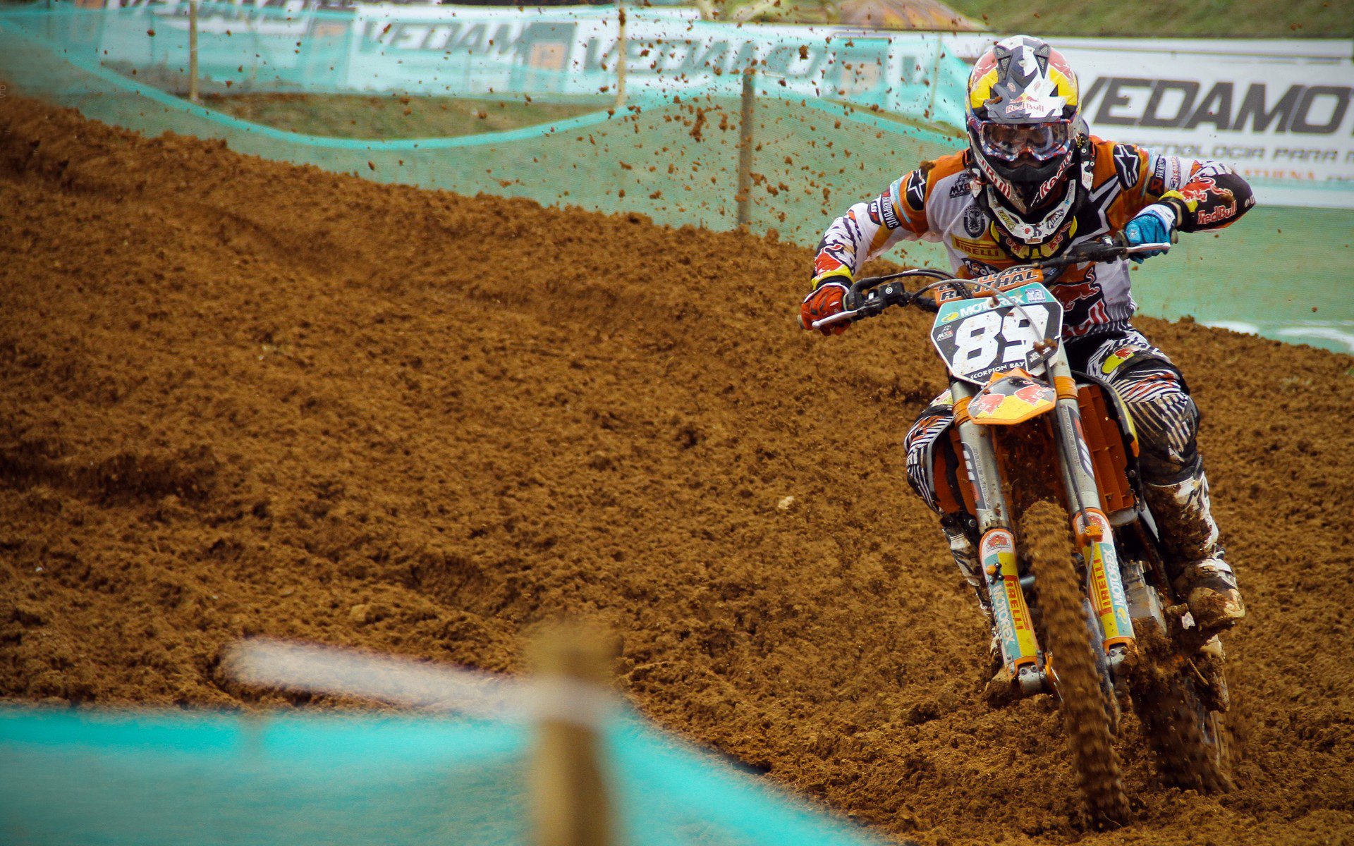 赛道风云，红牛二队轻取威廉姆斯，塞恩斯状态火热预示新格局